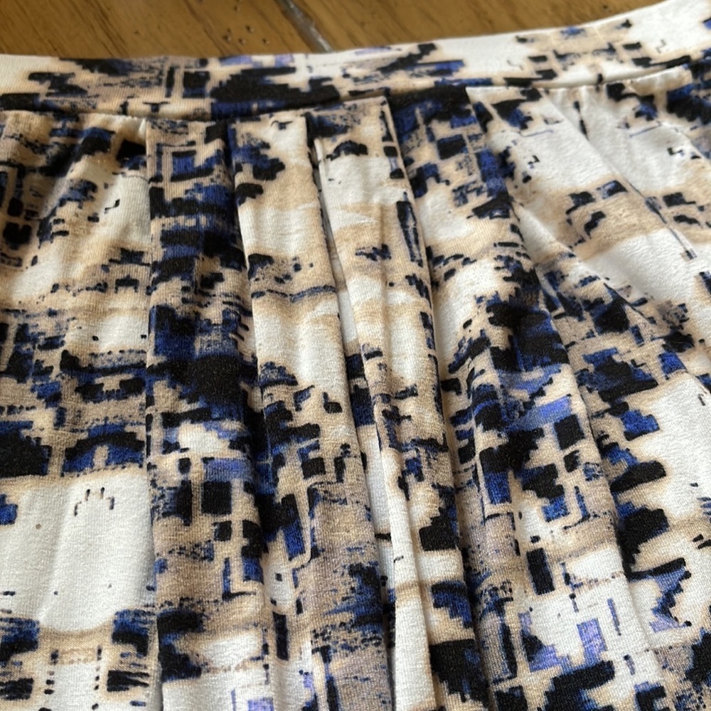 Long skirt with pleats front and back - Picture 8 of 8